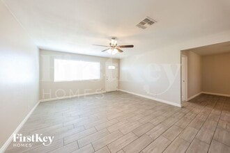 13642 N 31st Dr in Phoenix, AZ - Building Photo - Building Photo