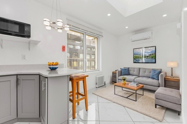 318 E 62nd St, Unit 5A