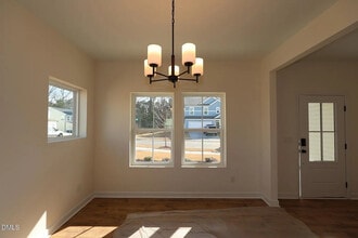 Room in House on Dimaggio Dr in Raleigh, NC - Foto de edificio - Building Photo