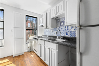 218 E 111th St in New York, NY - Building Photo - Interior Photo