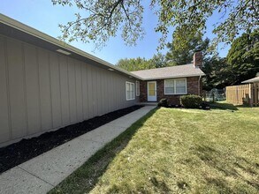 1949 Heatherwood Dr in Lawrence, KS - Building Photo - Building Photo