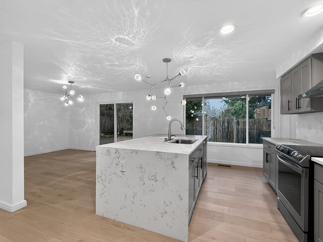 16711 NE 18th St in Bellevue, WA - Building Photo - Building Photo