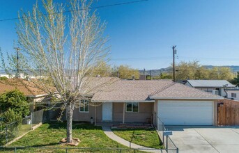 262 E Ave P1 in Palmdale, CA - Building Photo - Building Photo