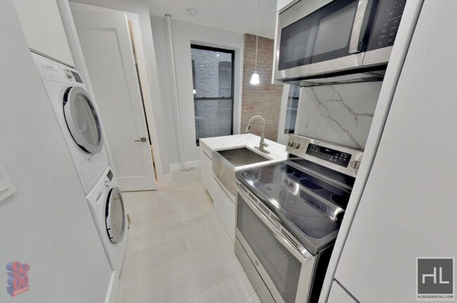 E 18TH ST. in New York, NY - Building Photo - Building Photo