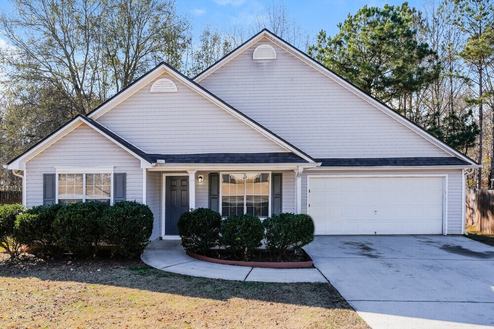 10527 Crabtree Dr in Jonesboro, GA - Building Photo