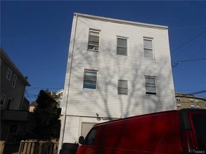 180 Voss Ave in Yonkers, NY - Building Photo - Building Photo