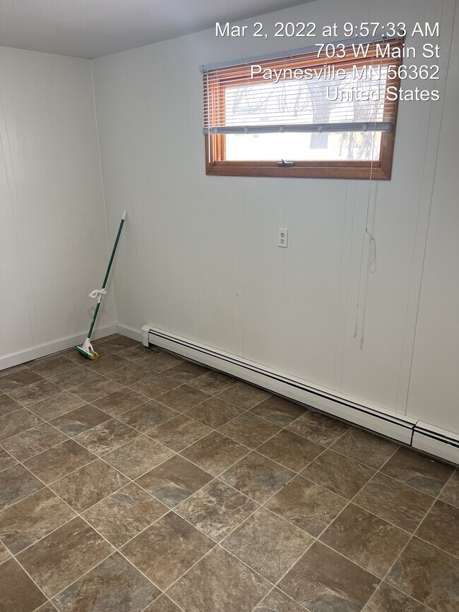 703 W Main St in Paynesville, MN - Building Photo - Building Photo