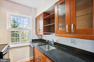 4866 MacArthur Blvd NW in Washington, DC - Building Photo - Building Photo