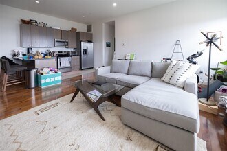 450 Harrison Ave, Unit 317 in Boston, MA - Building Photo - Building Photo