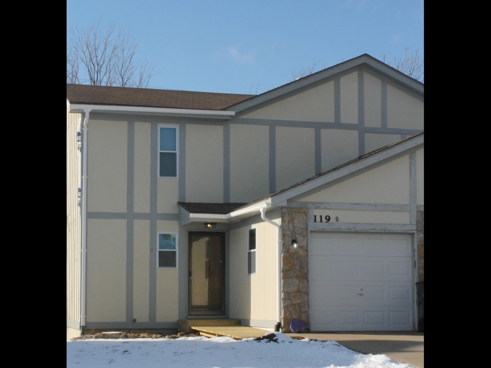 Saxony Rentals Apartments in Olathe, KS - Building Photo