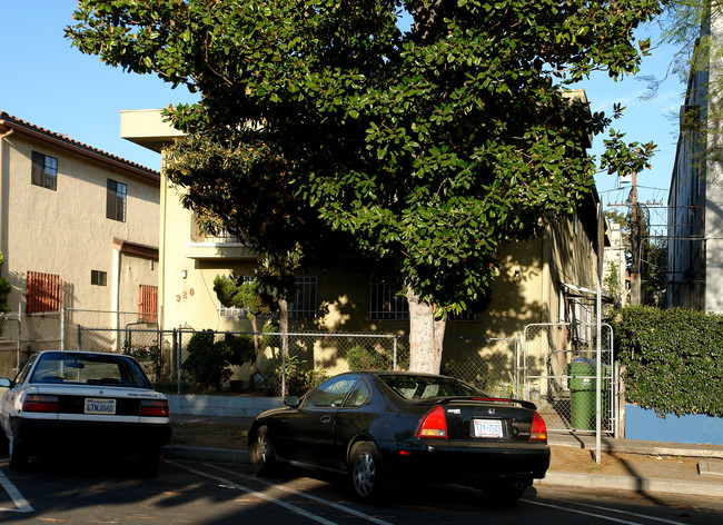 328 N Kenmore Ave in Los Angeles, CA - Building Photo - Building Photo