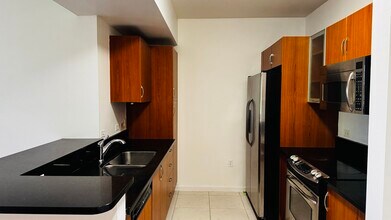 2775 NE 187th St, Unit 316 in Aventura, FL - Building Photo - Building Photo