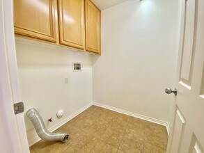 2670 Night Jasmine Dr in Simi Valley, CA - Building Photo - Building Photo