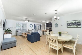 3158 SW Centamino St in Port St. Lucie, FL - Foto de edificio - Building Photo