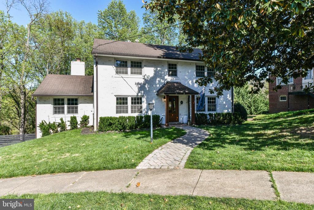 3833 N Oakland St in Arlington, VA - Building Photo