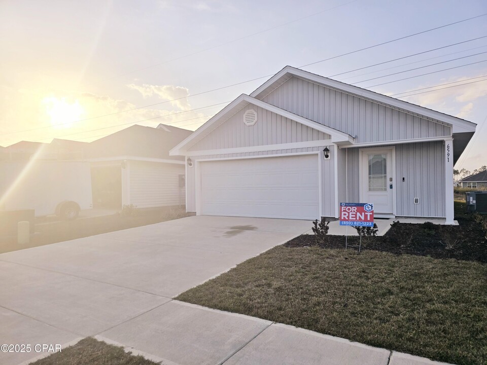 6591 Atkins Rd in Panama City, FL - Building Photo