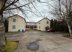 6867 N Fessenden St in Portland, OR - Foto de edificio - Building Photo