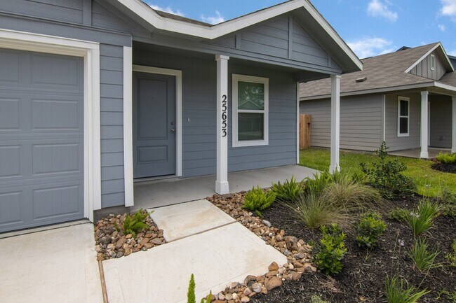 25653 Rose Creek Dr in Cleveland, TX - Building Photo - Building Photo
