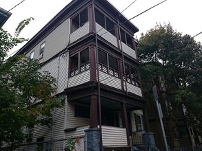 46 Wildwood St, Unit 1 in Boston, MA - Foto de edificio - Building Photo