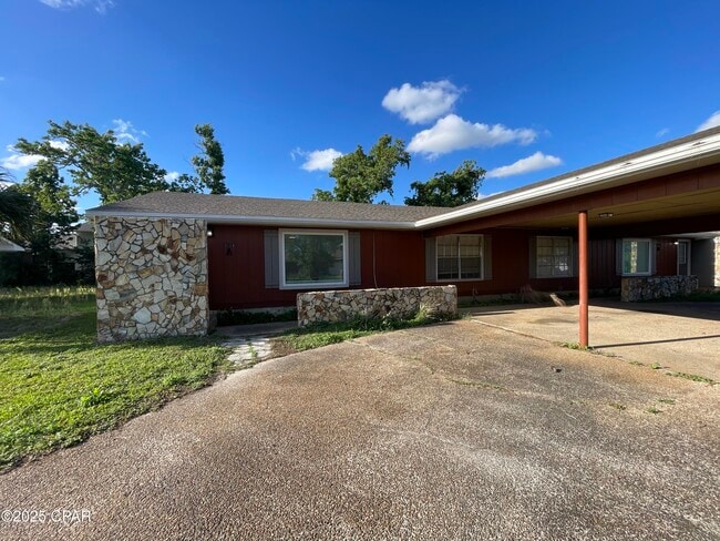 property at 2014 W 23rd Ct