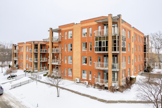 Les Verrieres Val-des-Arbres in Laval, QC - Building Photo - Primary Photo