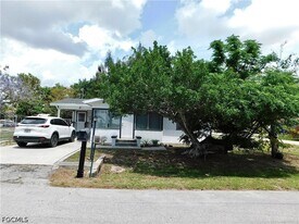 287 Poe Ave in North Fort Myers, FL - Building Photo