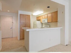 320 Caldecott Ln in Oakland, CA - Building Photo - Building Photo