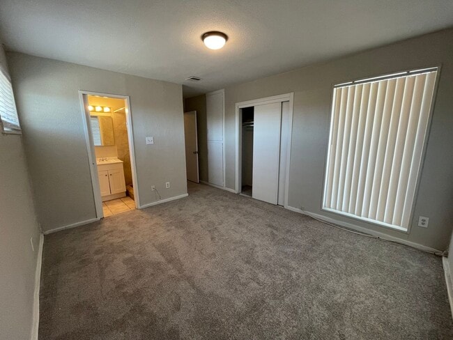 1113 Ramona Cir in Las Vegas, NV - Building Photo - Building Photo