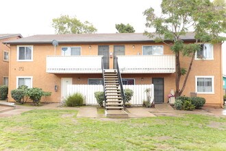 James Place Apartments in Chula Vista, CA - Building Photo - Building Photo