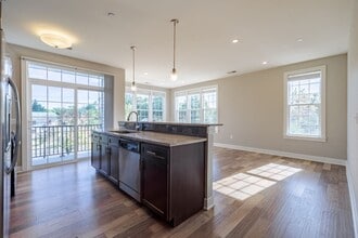 Marlton Gateway Apartments in Marlton, NJ - Building Photo - Building Photo