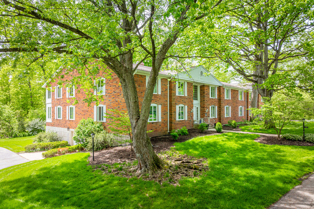 Covington Club Condominium in Fort Wayne, IN - Foto de edificio