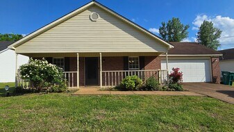 210 Bent Oaks Dr in Jackson, TN - Building Photo
