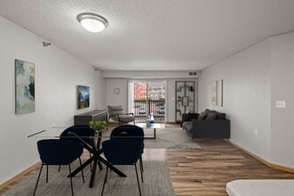 Powers Ridge Rental Condos in Chanhassen, MN - Foto de edificio - Building Photo