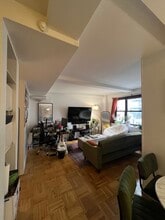 135 E 54th St, Unit 16F in New York, NY - Building Photo - Building Photo