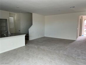 7050 Dandelion Pk Ave in Las Vegas, NV - Building Photo - Building Photo