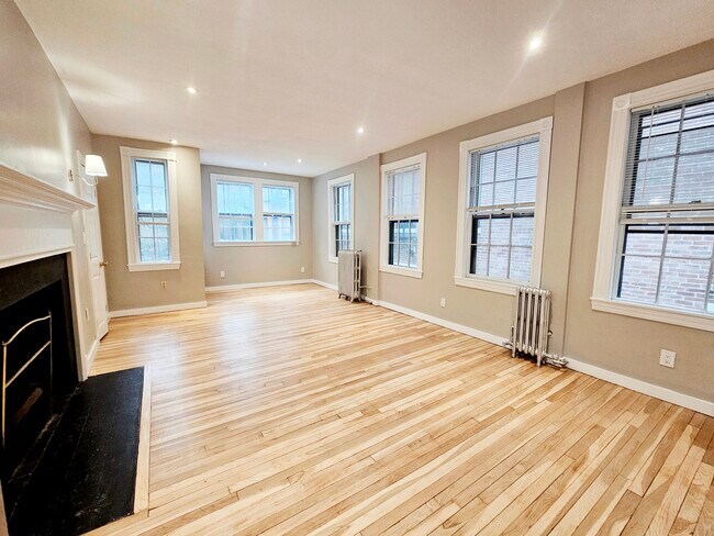 82 Phillips St, Unit 22 in Boston, MA - Foto de edificio - Building Photo