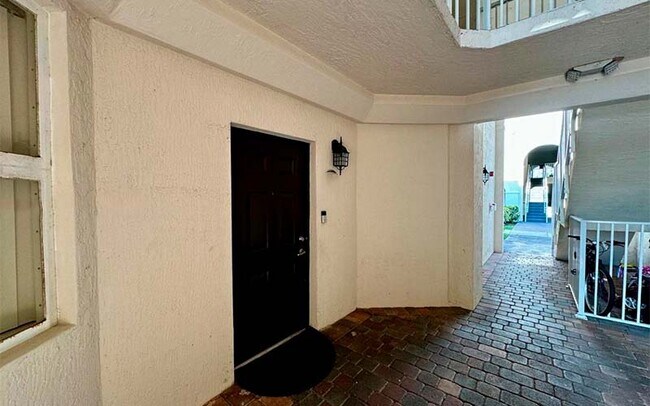 11603 NW 89th St in Doral, FL - Building Photo - Building Photo