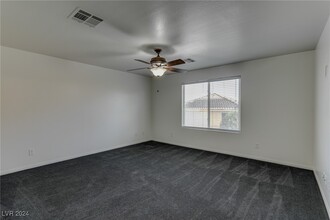 8412 Golden Amber St in Las Vegas, NV - Building Photo - Building Photo