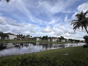 8070 N Nob Hill Rd in Tamarac, FL - Building Photo - Building Photo