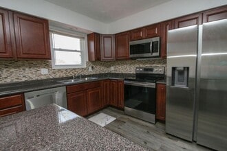 1080 Arapaho Ave in Worthington, OH - Building Photo - Building Photo