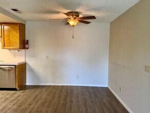 537 W Escalon Ave in Clovis, CA - Building Photo - Building Photo