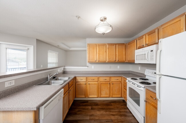 Overlook at Valley Ridge Apartments in Indianapolis, IN - Building Photo - Interior Photo