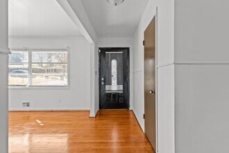 4010 Emerald Lake Dr in Decatur, GA - Building Photo - Building Photo