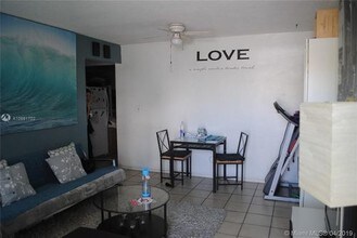 524 Washington Ave in Miami Beach, FL - Foto de edificio - Building Photo