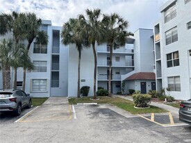 9430 Live Oak Pl in Davie, FL - Building Photo