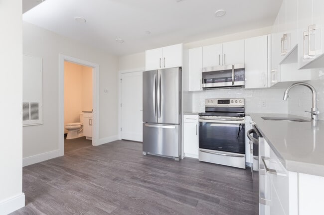 1047 Tremont St, Unit 304 in Boston, MA - Foto de edificio - Building Photo