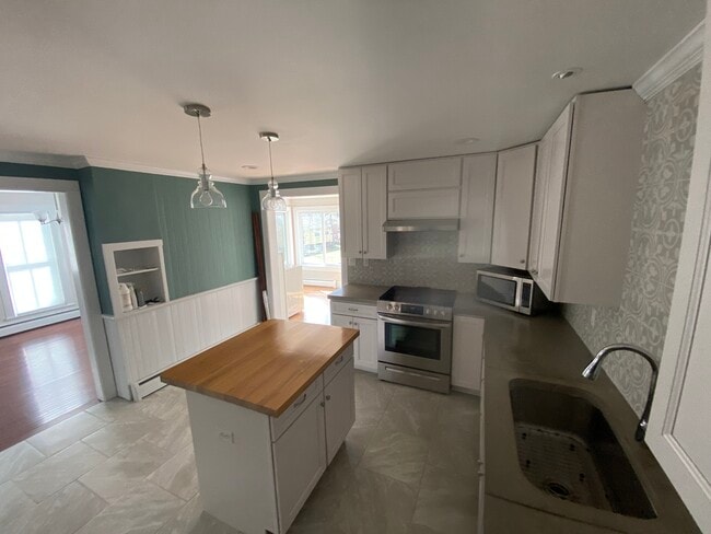 437 Prospect Ave, Unit Left in East Aurora, NY - Building Photo - Building Photo