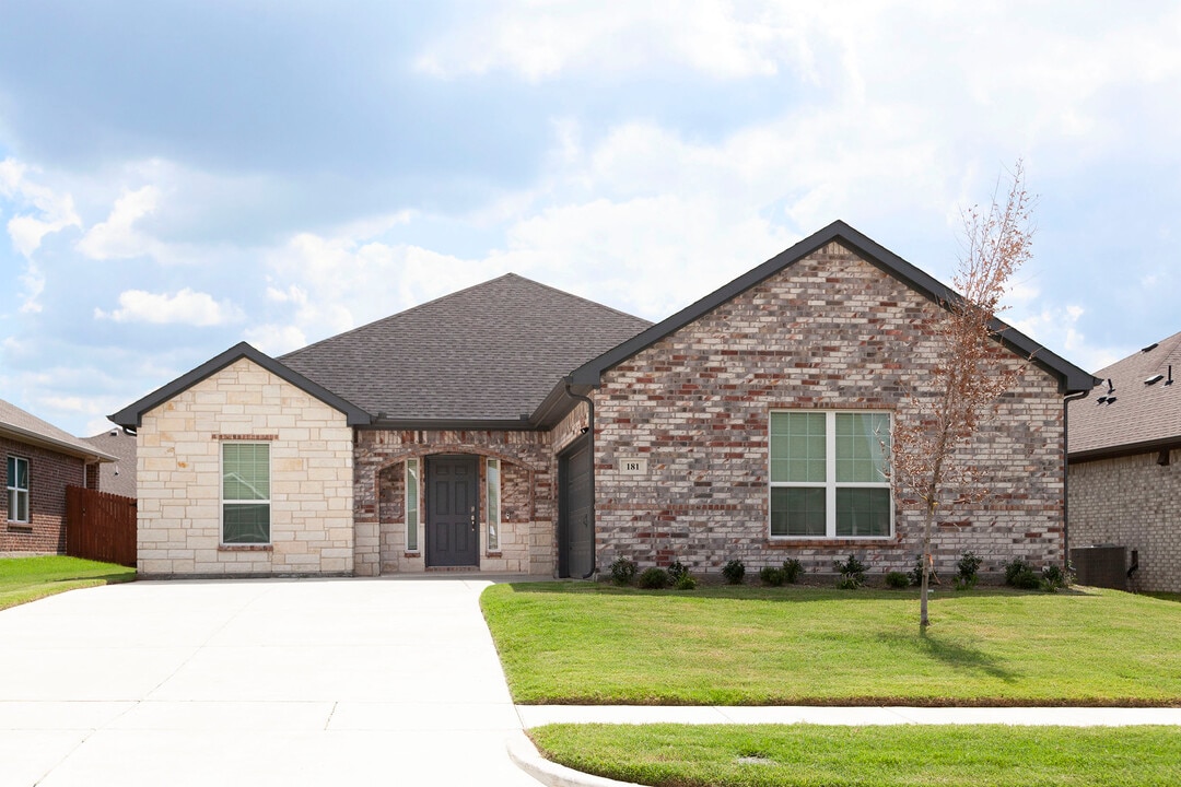 157 Northwestern Ave in Red Oak, TX - Building Photo