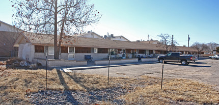 235 Courthouse Rd in Los Lunas, NM - Building Photo - Building Photo