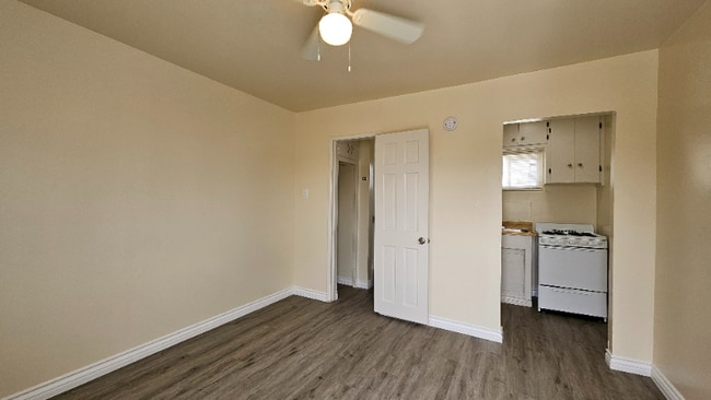 13453 1/4 Filmore St in Los Angeles, CA - Building Photo - Building Photo